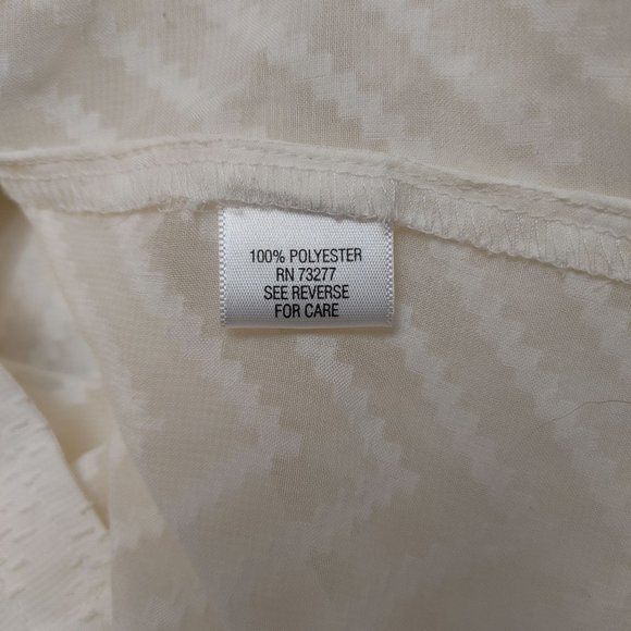 Apt.9 Essentials Women's White Long Sleeve Collared Button Up Zig Zag Top LG - Picture 4 of 4